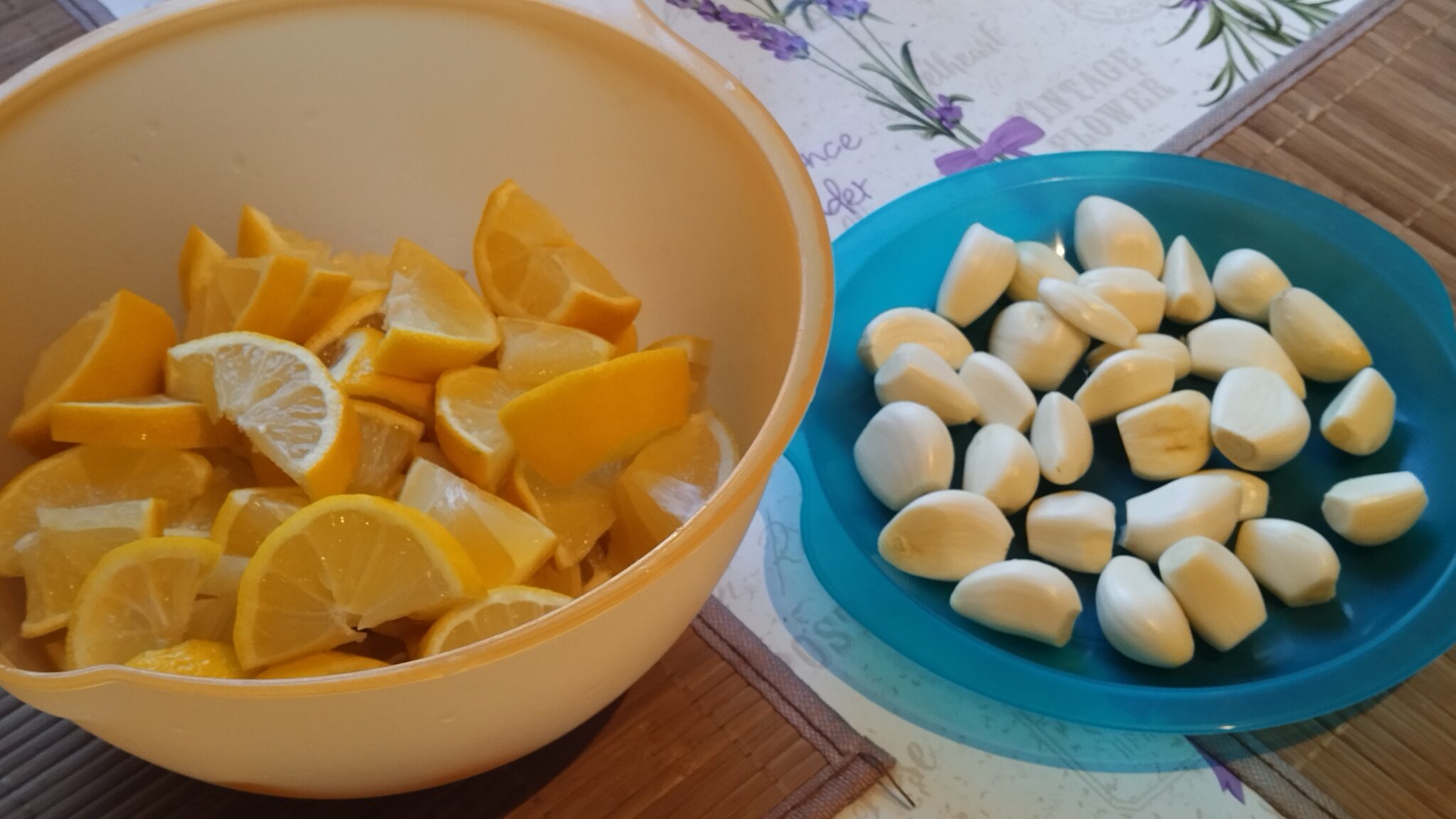 Der Knoblauchtrunk mit Zitrone Gaias-Kinder Der Knoblauchtrunk mit Zitrone Gaias-Kinder