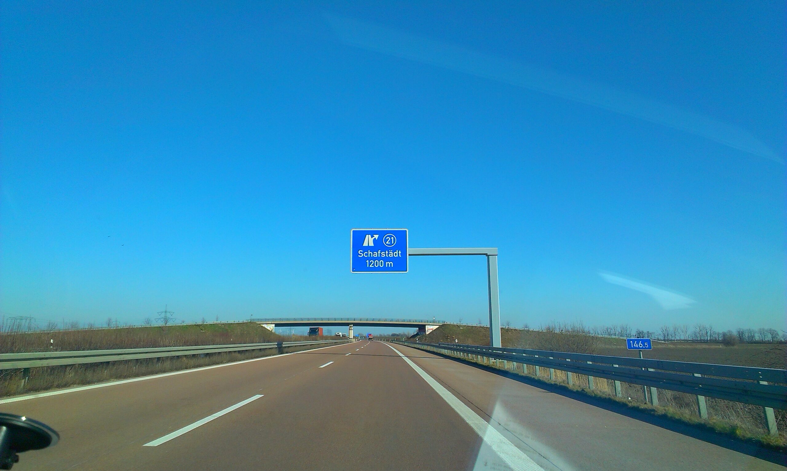 Windräder an der Autobahn IMAG1145