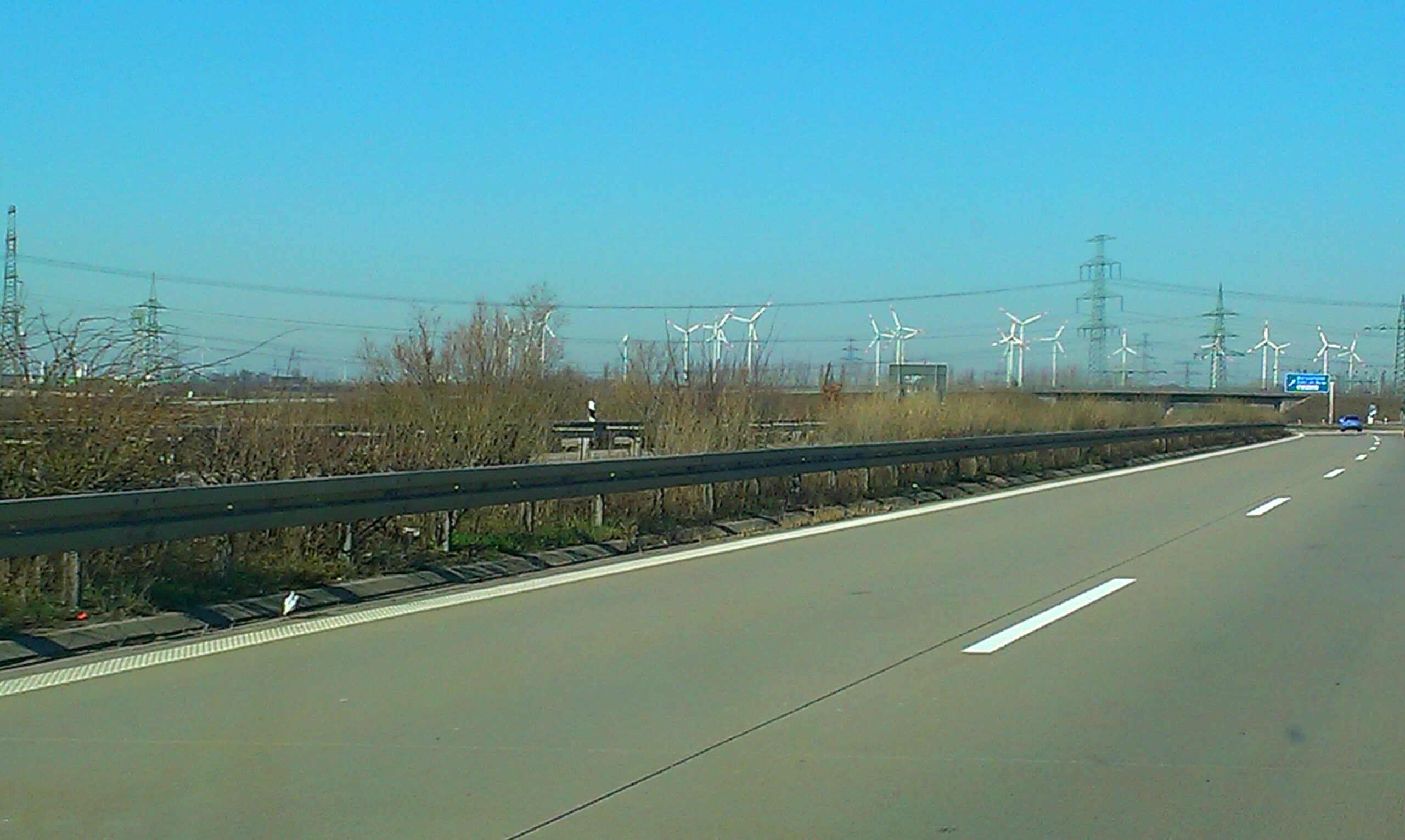 Windräder an der Autobahn IMAG1161